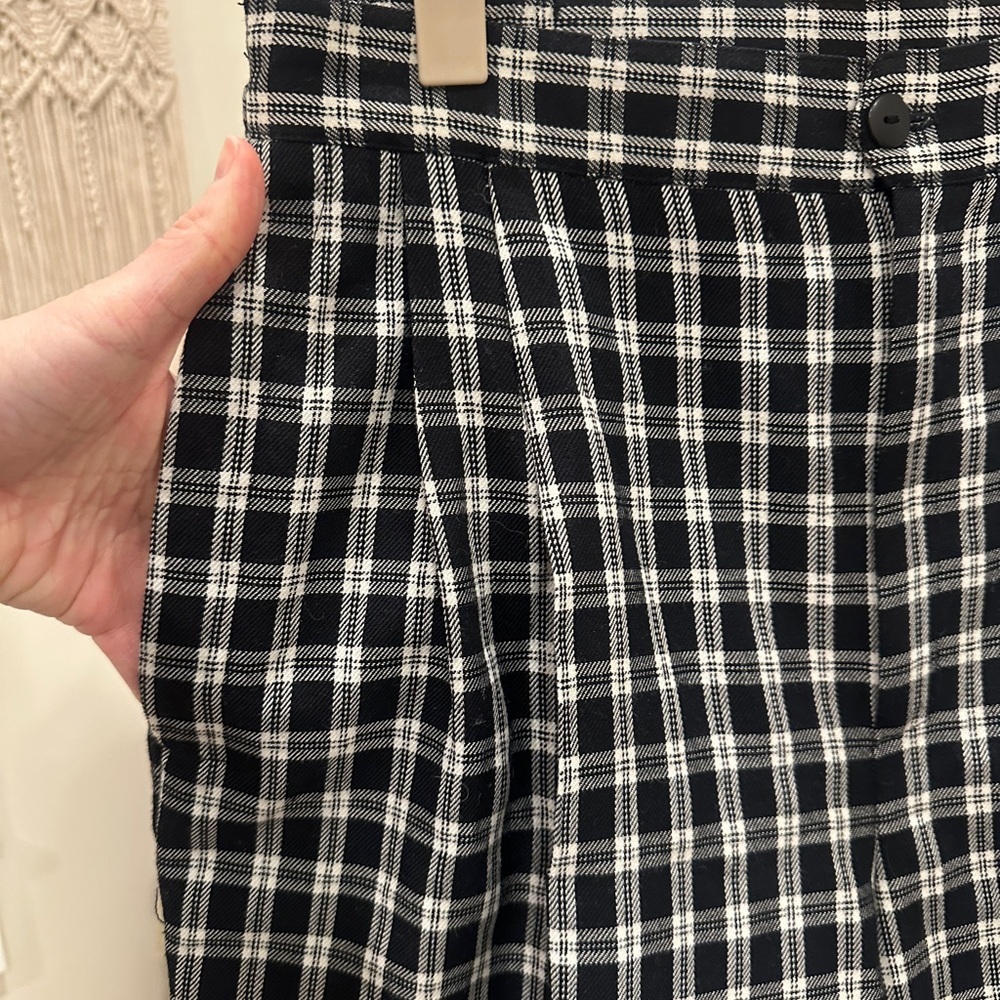 Plaid High Rise Pleated Shorts Bermuda Black White Sz 8 - Picture 4 of 6